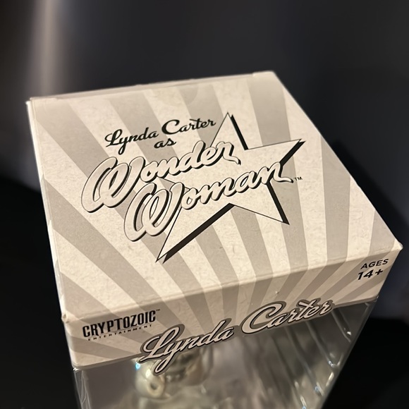 Fan Expo exclusive Linda Carter/Wonder Woman Dc Comics vinyl figure - Picture 6 of 6